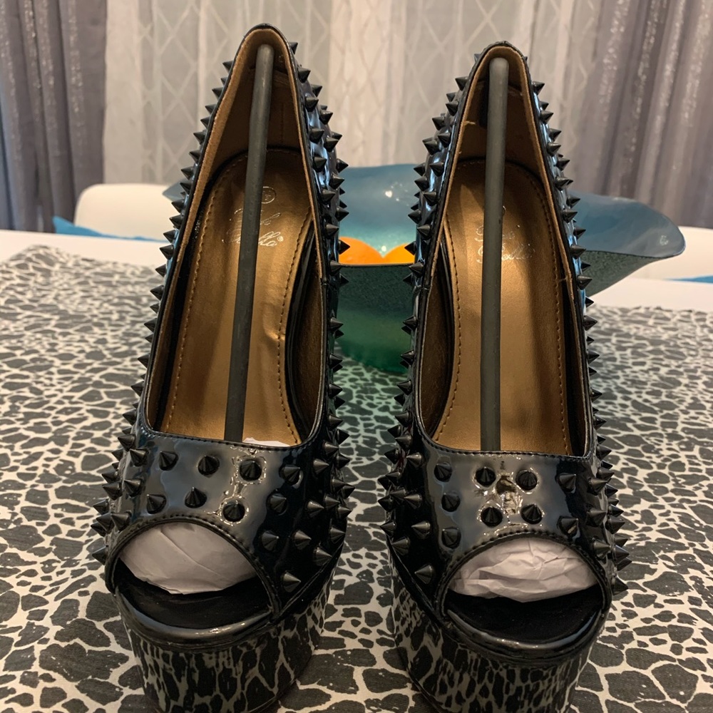 Beautiful Red bottom high heels!! - Picture 4 of 6